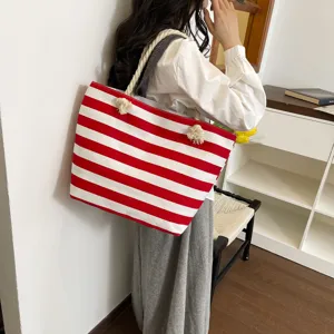 Grand sac cabas en toile à rayures rouges et blanches avec poignées en corde