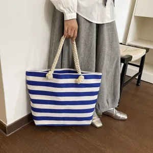 Sac fourre-tout en toile à rayures bleues et blanches avec poignée en corde d'été