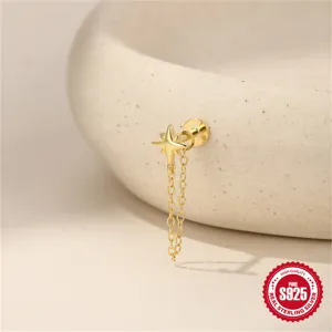Detailansicht eines eleganten S925 Sterling Silber Stern Ohrsteckers mit feiner hängender Kette