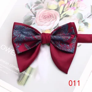 Elegante farfalla bordeaux doppia da uomo con stampa floreale retrò accessorio elegante