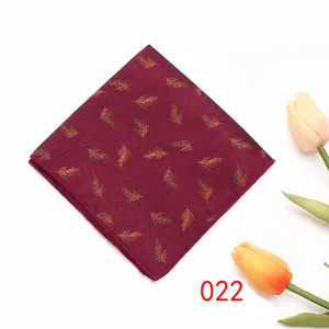 Pañuelo de bolsillo vintage para hombre con motivo de pluma, burdeos para bodas y negocios.