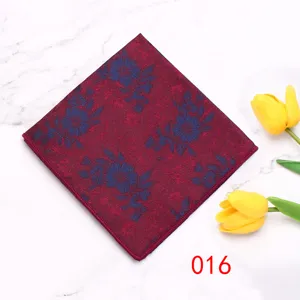 Heren polyester pochet bloemen pak zakdoek voor formele gelegenheden detail presentatie.