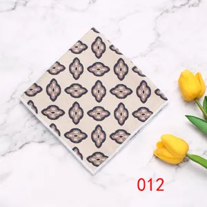 Pochette da abito uomo, fazzoletto fantasia geometrica vintage per banchetti di nozze.