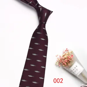 Cravatta da uomo retro bordeaux in poliestere con motivo pesce argento stile dettaglio.
