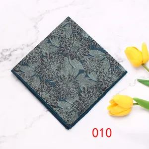 Gedetailleerd overzicht van het heren polyester pochet met elegante bloemenprint.