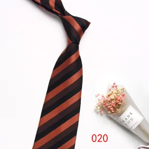Cravatta da uomo 8cm vintage a righe, elegante accessorio business per abito nero marrone.