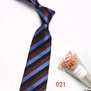 Cravatta vintage da uomo 8cm in poliestere accessorio per abito da lavoro classico.