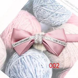Farfallina rosa con strass da uomo, elegante cravatta a farfalla in raso per matrimoni.