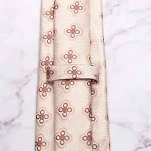 Men's classic detail view light paisley patterned neck tie for business and wedding events.