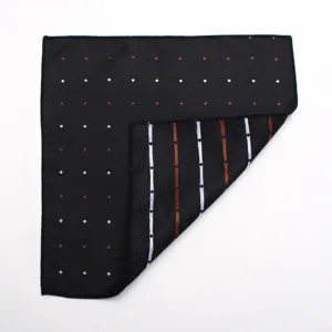 Pochette da taschino uomo in seta fazzoletto abito affari pois righe accessorio dettaglio