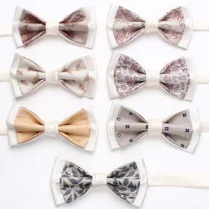 Vue détaillée de nœuds papillon doubles pour hommes avec divers motifs sur fond blanc.