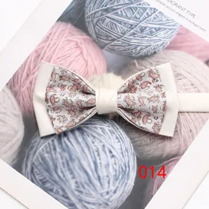 Nœud papillon homme double blanc classique avec motif cachemire pour costume de mariage.