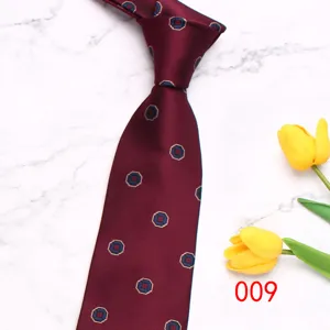 Cravatta da uomo bordeaux con motivo jacquard geometrico, cravatta elegante da 8 cm per affari.