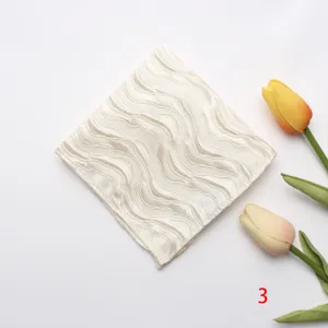 Pañuelo de bolsillo jacquard para hombre, elegante accesorio formal con motivo de ondas.