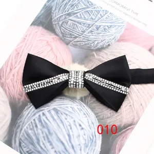 Elegante farfallina nera con strass da uomo, scintillante cravatta cristallo nozze sposo.