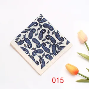 Pochette de costume homme elegant bleu blanc motif cachemire mouchoir ceremonie mariage