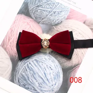 Cravatta a farfalla in velluto rosso da uomo matrimonio festa moda elegante accessorio metallo.