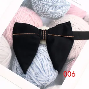Farfallina in velluto nero con decorazione a catena dorata moda uomo matrimonio sposo accessorio