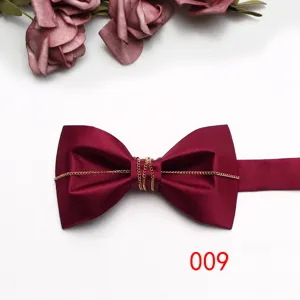 Farfallino bordeaux con catenina dorata uomo abito da matrimonio moda elegante