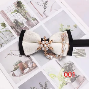 Elegante papillon da uomo bianco e nero con spilla fiocco di neve perla catena.