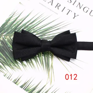Pajarita negra de jacquard para hombre, ideal para bodas y trajes formales elegantes.