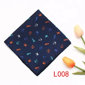 Pañuelo de bolsillo azul marino con patrón náutico de ancla y cangrejo para traje de negocios.