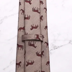 Cravate élégante pour homme avec motif de cheval, accessoire formel d'affaires.
