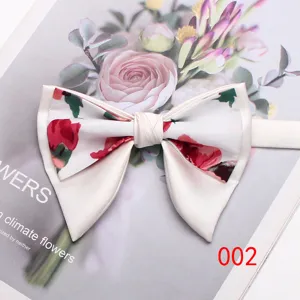 Farfallina doppia con motivo floreale vintage per uomo, elegante accessorio per matrimoni.