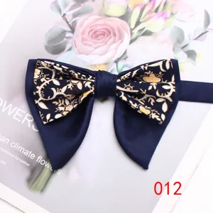 Farfallina uomo blu scuro doppio strato con motivo floreale vintage per matrimonio.