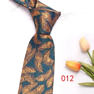 Cravatta da uomo verde scuro con motivo a piume d'oro cravatta formale elegante e classica