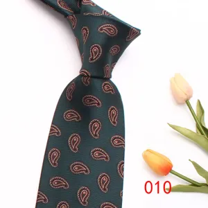 Classic dark green men's paisley tie for business, featuring refined fabric texture and elegant pattern.
