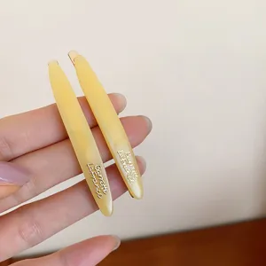 Horquilla de pelo acrílica minimalista con letras impresas, pasador de moda elegante.