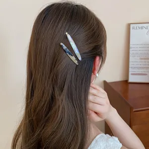 Pinza para el pelo de acrílico jaspeado elegante pasador metálico para estilo diario.