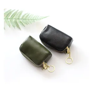 Kompakte Mini-Echtleder-Münztasche und Schlüsseletui mit drei Reißverschlüssen und Ring.
