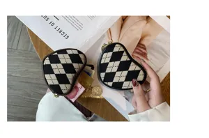 Süße schwarz-weiße Karo Canvas Herz Münztasche Mini Geldbörse für Damen Schlüsselhalter