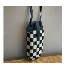 Zwart-wit schaakbord canvas crossbody telefoontas, mini lichtgewicht lederen tasje.