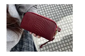 Echtes Leder Damen Geldbörse Krokodilmuster Clutch mit mehreren Reißverschlussfächern und Handschlaufe.