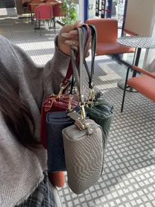 Echtes Leder Damen Clutch Tasche, elegante mehrschichtige Handtasche mit Kroko-Muster.