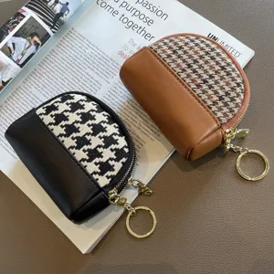 Fashion houndstooth zipper coin purse with keychain, chic plaid mini wallet for women.