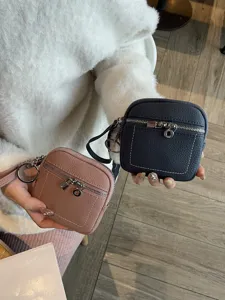 Echte Leder Mini Münztasche und Kopfhörertasche mit Reißverschluss und Schlüsselring.