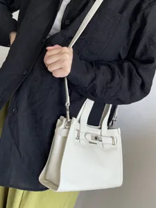 Sac à main bandoulière en cuir blanc sac fourre-tout design classique pour femme