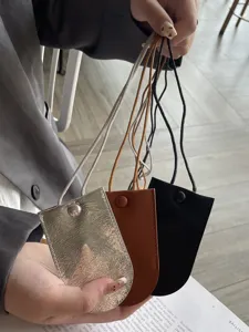 Portachiavi in Vera Pelle di Vacchetta Primo Fiore Astuccio Minimalista con Cordoncino da Collo Ciondolo Mini Borsa Portatile Unisex