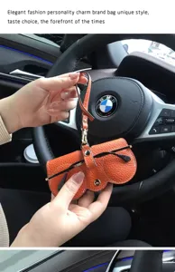 Tragbares Auto Sonnenbrillenetui aus orangefarbenem Leder, stilvolles Design für Reisen.