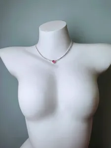 Magnifique collier choker cœur en strass rose, élégante chaîne argentée pour femme.