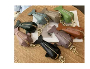 Porte-clés mignon en cuir véritable en forme de poisson mini porte-monnaie avec fermeture éclair.