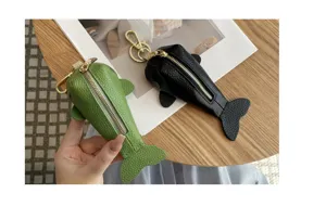 Sac à clés en cuir véritable en forme de baleine mignonne avec fermeture éclair et anneau.