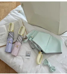 Parapluie pliant automatique compact à 3 volets avec poignée incurvée anti-UV.