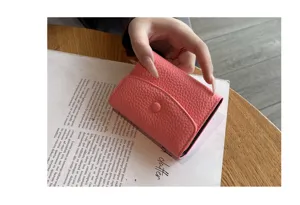 Porte-cartes accordéon en cuir véritable rose, mini portefeuille compact et élégant.