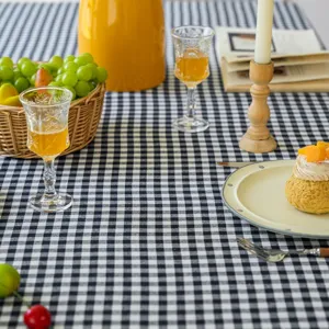 Baumwolle karierte Tischdecke mit klassischem Karomuster, ideal fur Esszimmertisch Dekoration.