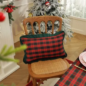 Coussin décoratif carreaux rouge vert Noël avec bordure volantée festif maison neuf